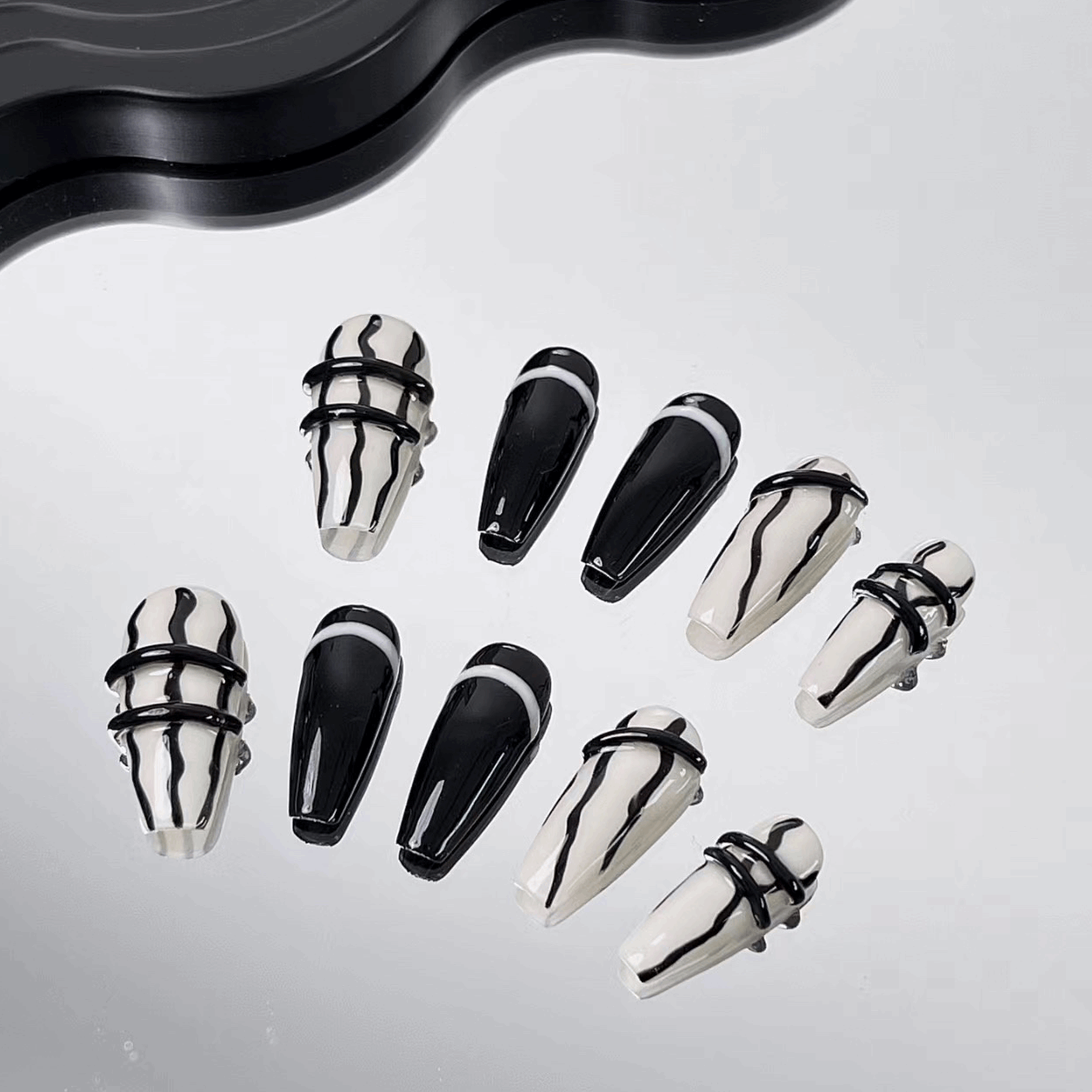 Black and white texture False Nails from SHOPQAQ