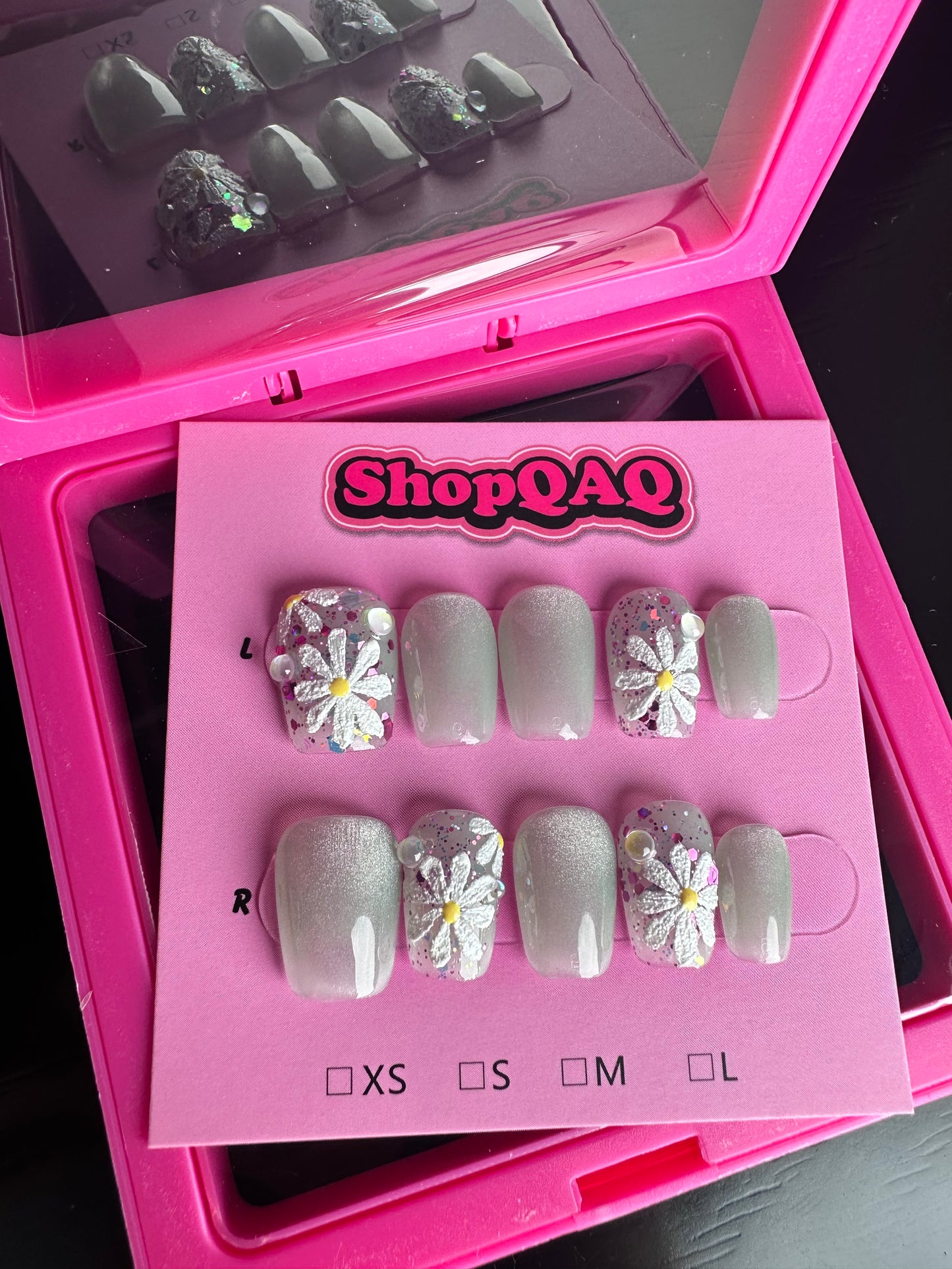 Cat Eye 3D Daisy Flower Short Cute Nails False Nails from SHOPQAQ