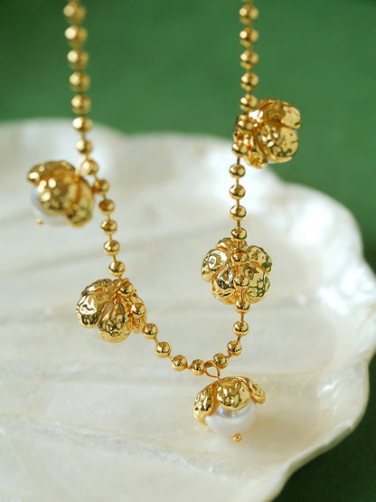 5 Flower Stamen Pearl Necklace necklace from SHOPQAQ