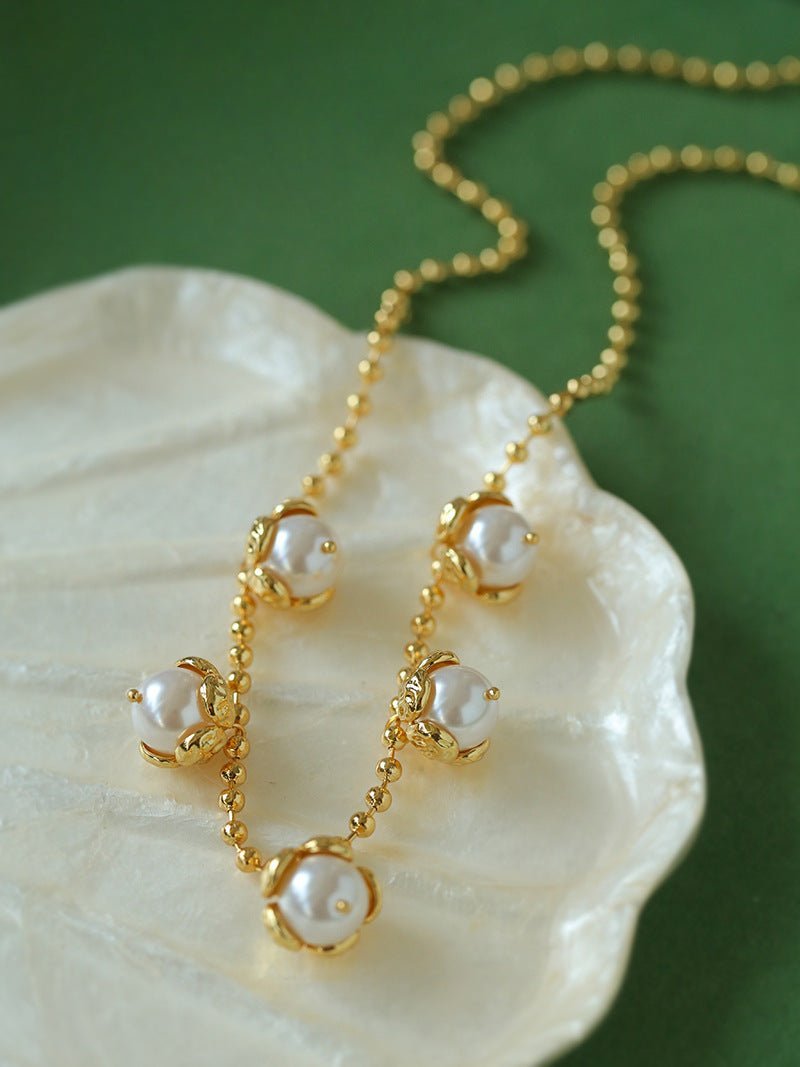 5 Flower Stamen Pearl Necklace necklace from SHOPQAQ