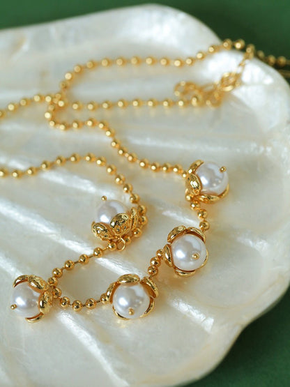 5 Flower Stamen Pearl Necklace necklace from SHOPQAQ