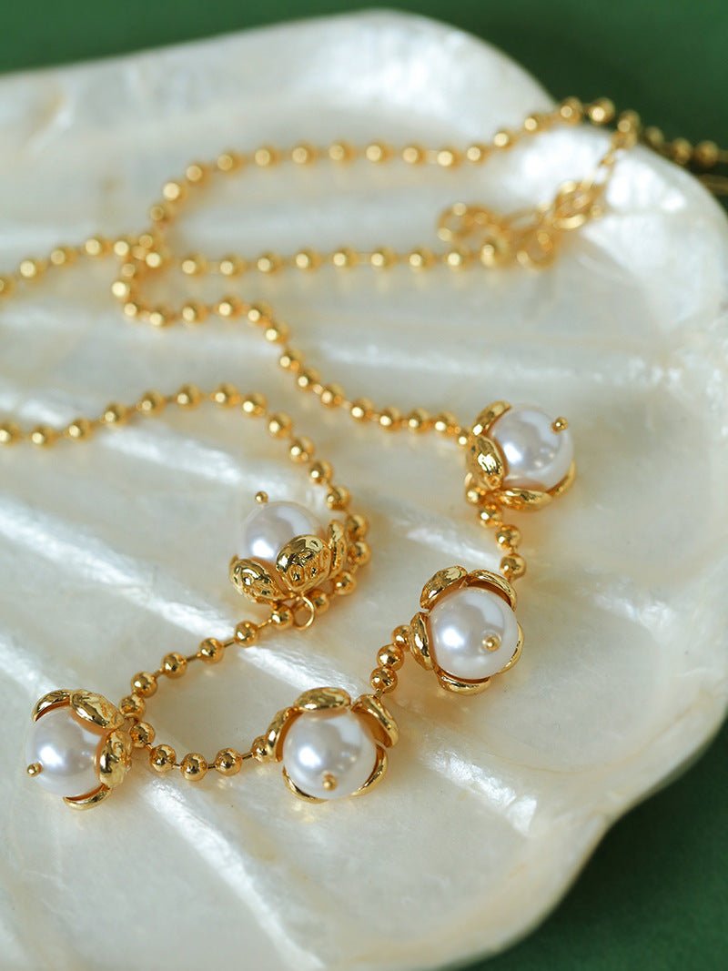 5 Flower Stamen Pearl Necklace necklace from SHOPQAQ