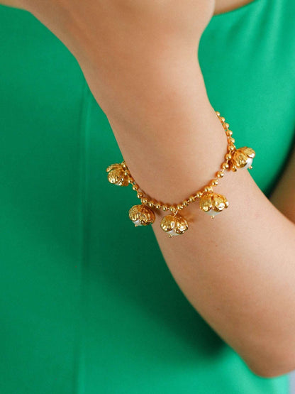 5 Flower Stamen Pearl Bracelet Bracelets from SHOPQAQ