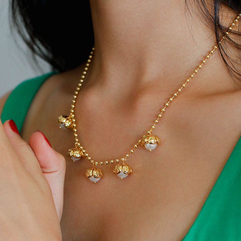 5 Flower Stamen Pearl Necklace necklace from SHOPQAQ