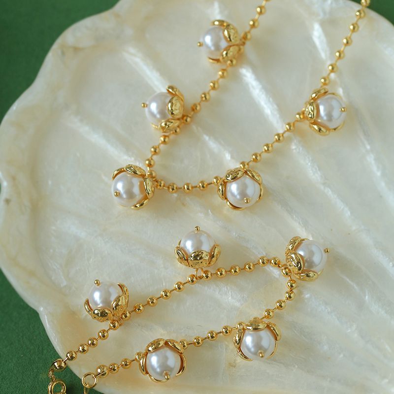 5 Flower Stamen Pearl Necklace necklace from SHOPQAQ