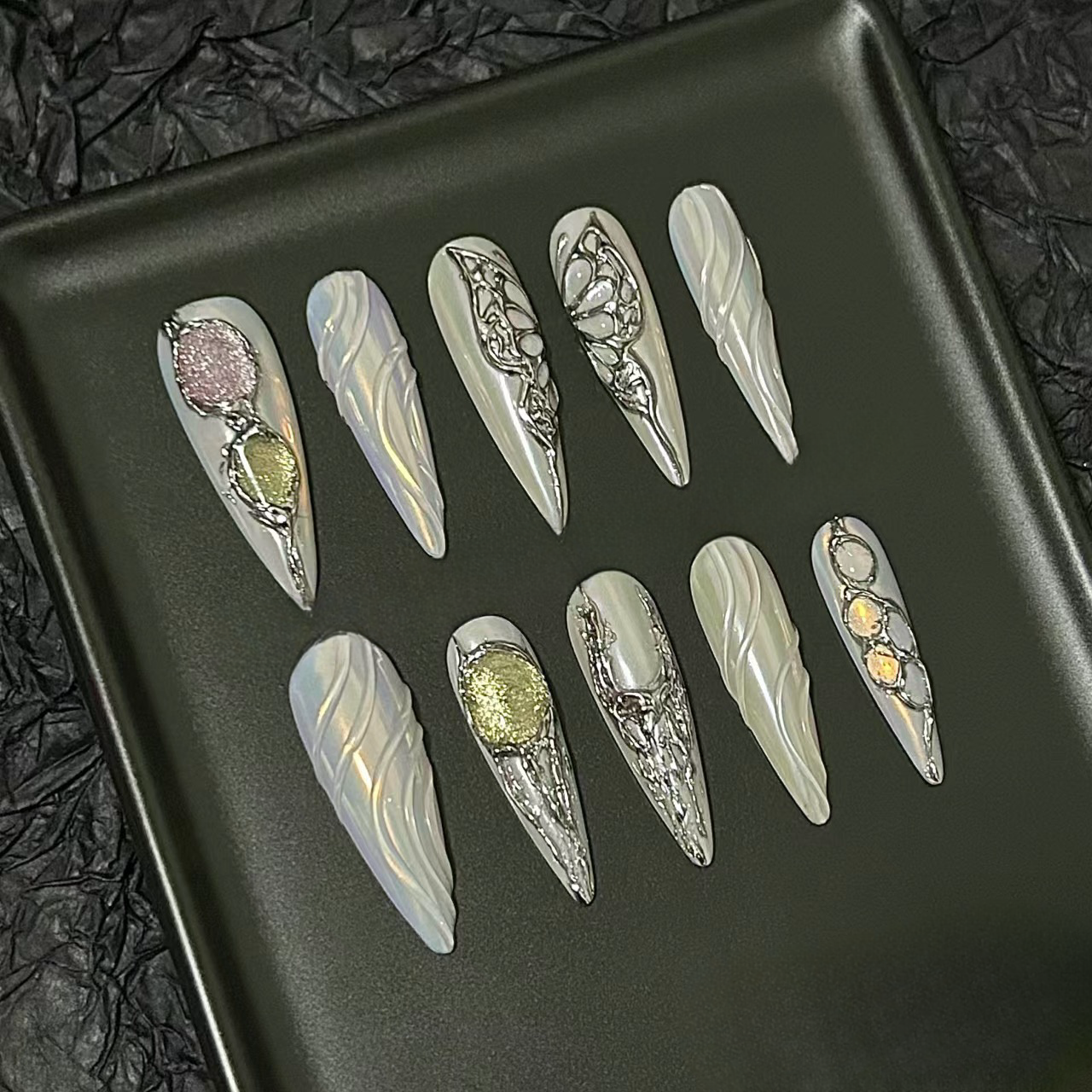 【Raised butterfly design】 False Nails from SHOPQAQ