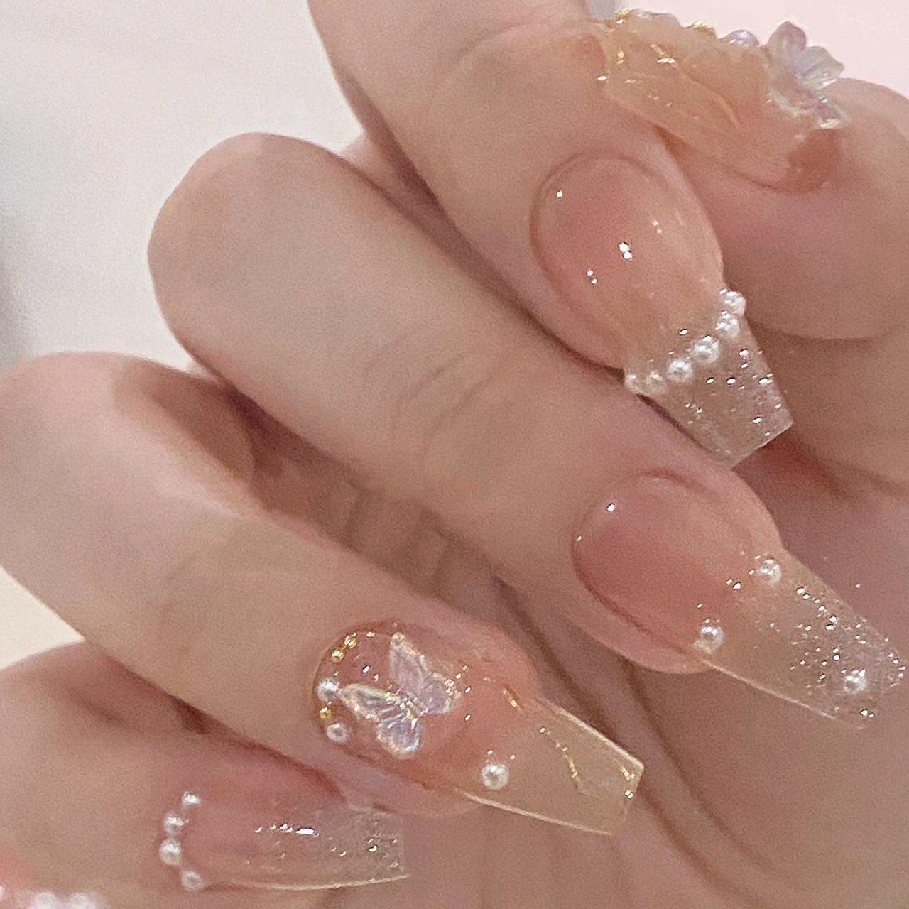 cloudy butterfly pearl nail inspo☁️