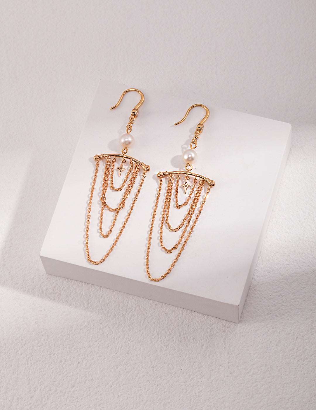 Chain Tassel Pearl Earhooks earrings from SHOPQAQ