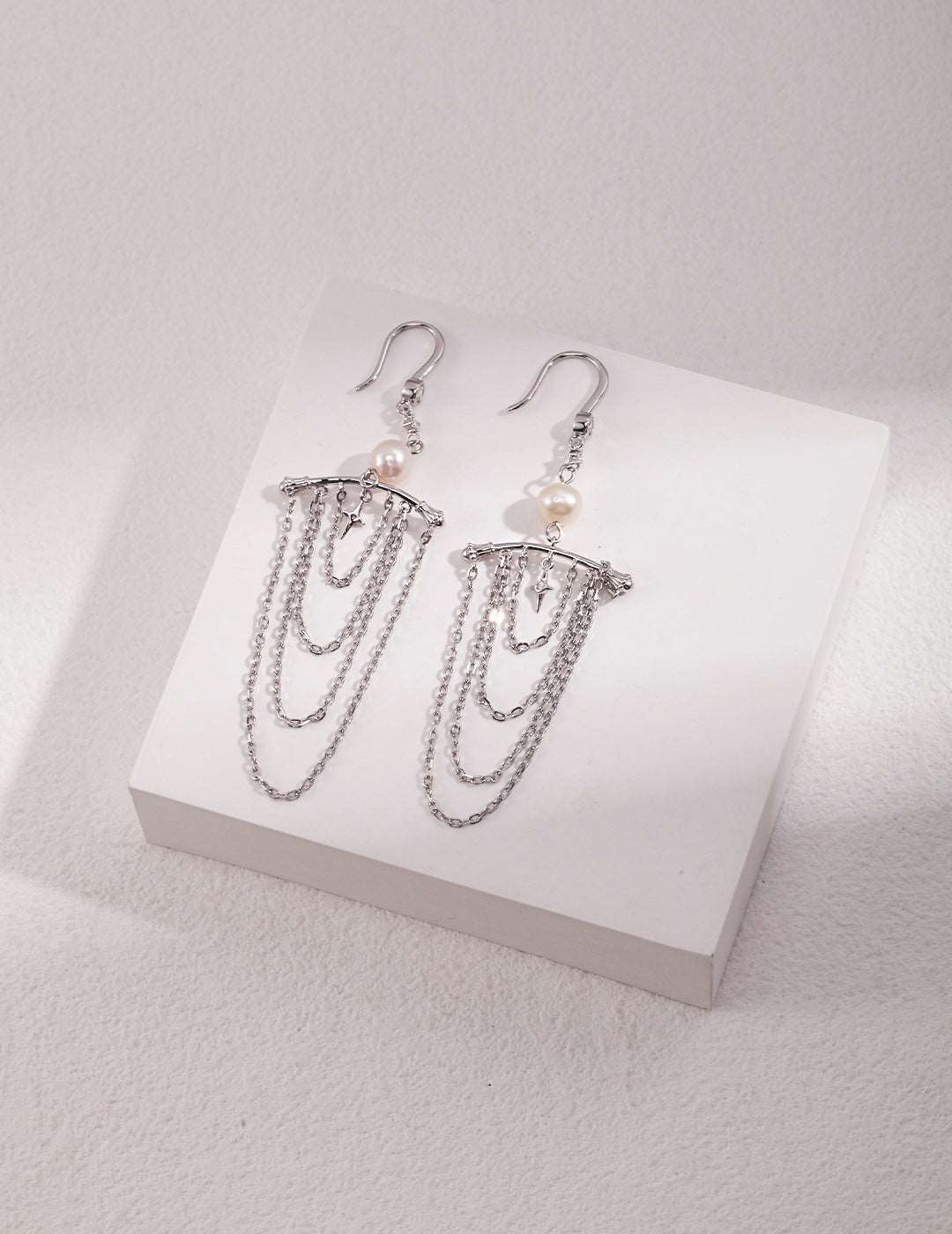 Chain Tassel Pearl Earhooks earrings from SHOPQAQ