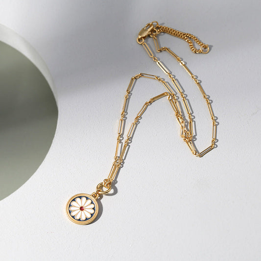 Vintage Enamel Glazed Daisy Flower Necklace | necklace | 18k, chain necklace, Enamel, enamel glaze, necklace | shopqaq