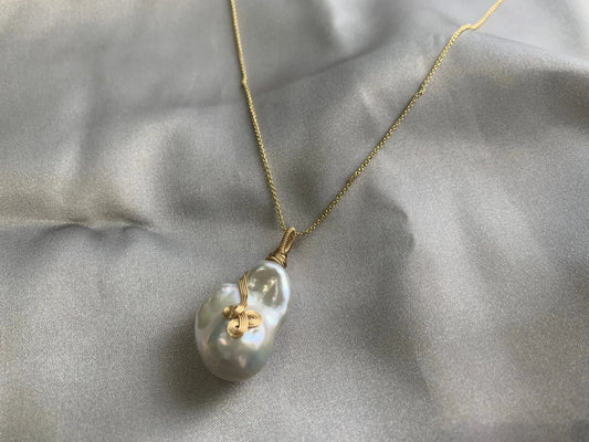 Baroque pearl pendant necklaces from SHOPQAQ