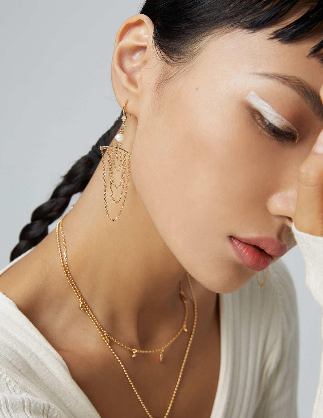 Chain Tassel Pearl Earhooks earrings from SHOPQAQ